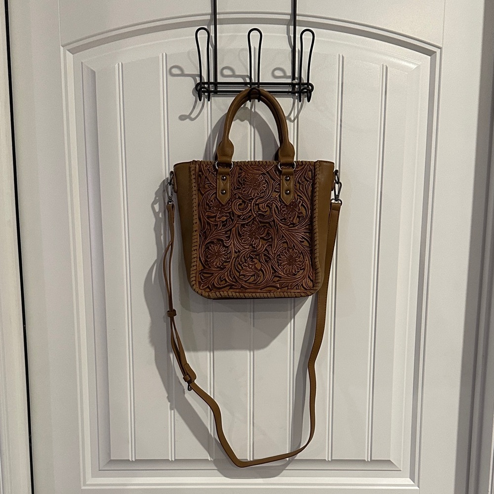 TRINITY RANCH WESTERN FLORAL TOOLED TOTE BAG